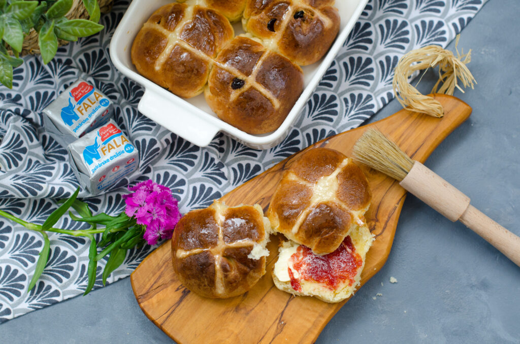 Hot cross buns